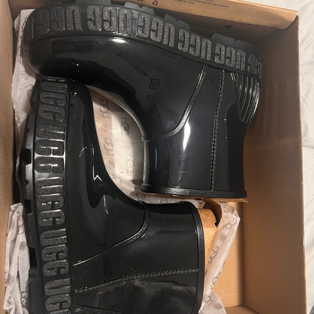 Ugg rain boots
